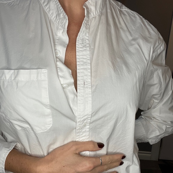 Button down Classic Blouse - Picture 2 of 6